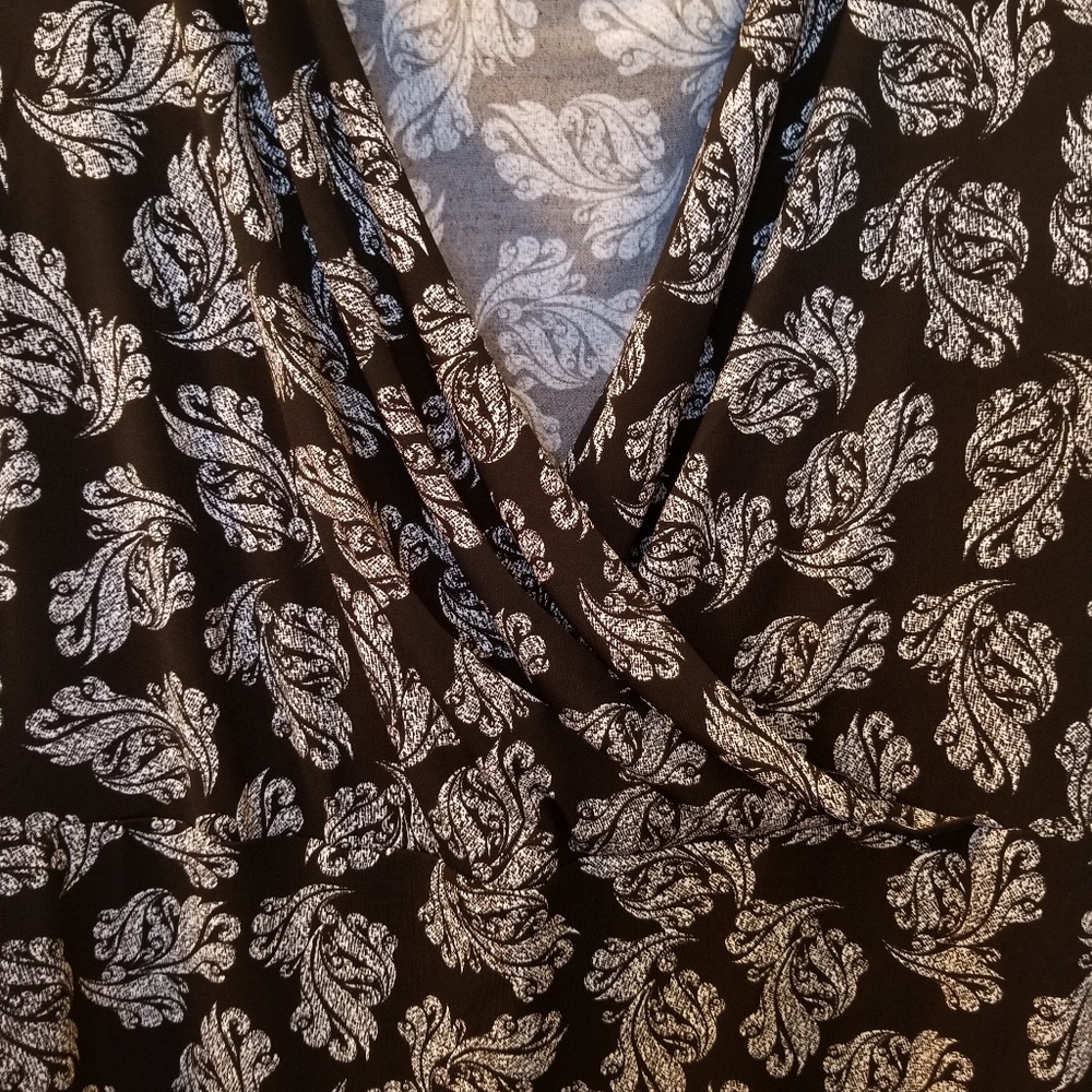 Lane Bryant 22/24 Black & White Damask Top - Picture 2 of 5